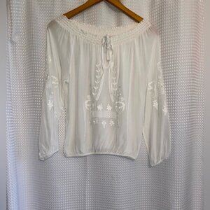 Woman vintage white embroidery blouse elastic top and bottom